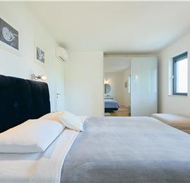 6 Bedroom Seafront Villa with Pool near Slano, Sleeps 12-14